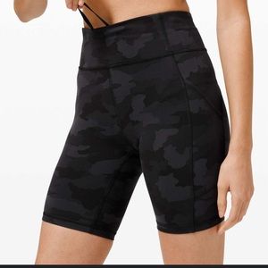 Lululemon Invigorate High Rise Short 8"
Heritage 365 Camo Deep Coal Multi size 8